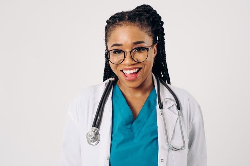 Portrait of Dr. Naomi Feld, DDS